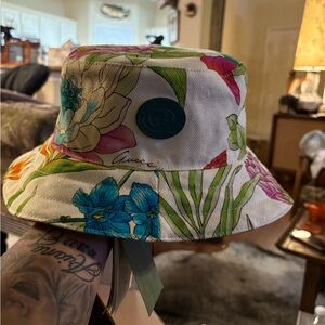 Gucci bucket hats floral.